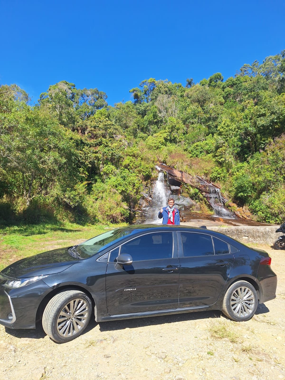 Veículo executivo NEXMOVE em passeio na serra